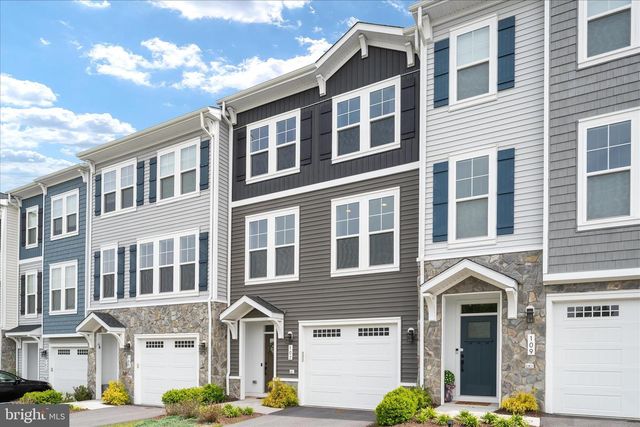 107 WAKE ROBIN CT, Lake Frederick, VA 22630