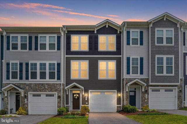 107 WAKE ROBIN CT, Lake Frederick, VA 22630