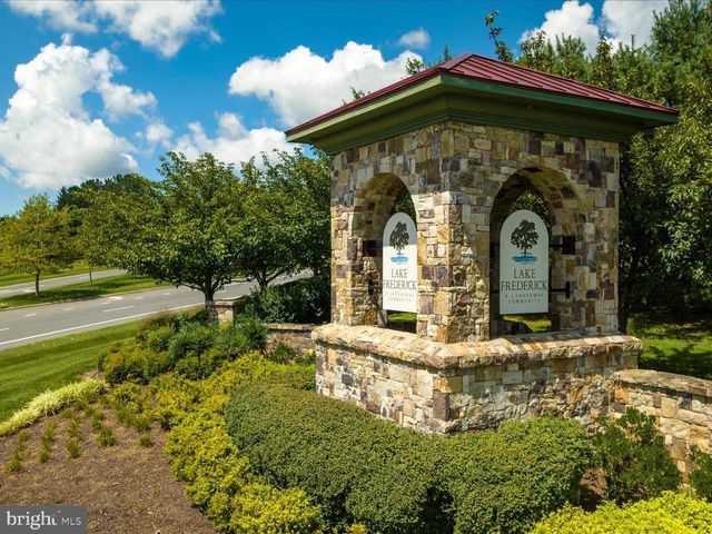 107 WAKE ROBIN CT, Lake Frederick, VA 22630