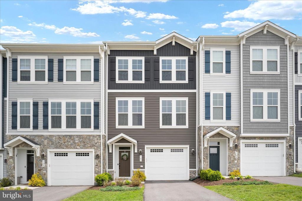 107 WAKE ROBIN CT, Lake Frederick, VA 22630