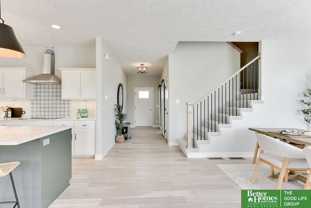 18827 Riviera Drive, Omaha, NE 68136