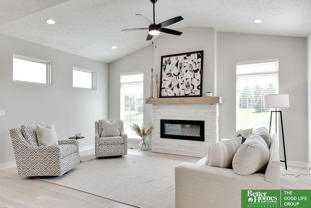 18827 Riviera Drive, Omaha, NE 68136