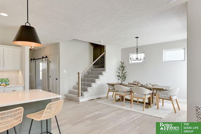 18827 Riviera Drive, Omaha, NE 68136