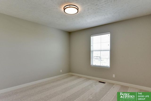 18827 Riviera Drive, Omaha, NE 68136