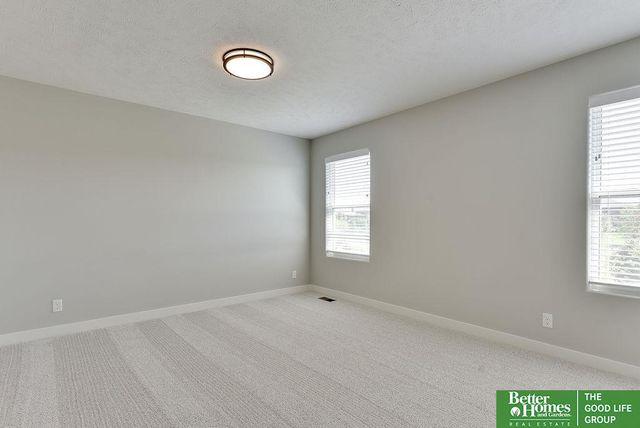 18827 Riviera Drive, Omaha, NE 68136