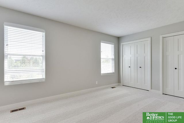 18827 Riviera Drive, Omaha, NE 68136