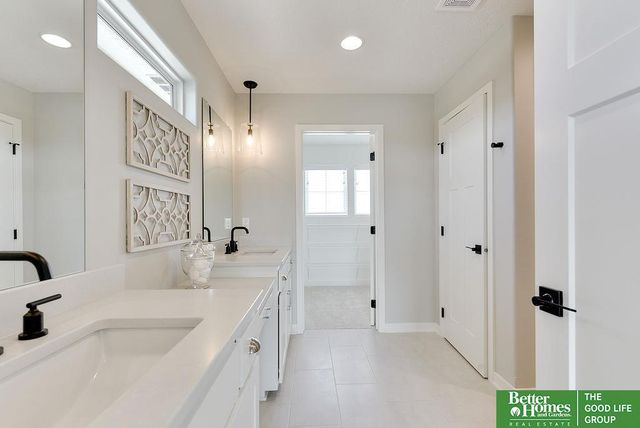 18827 Riviera Drive, Omaha, NE 68136