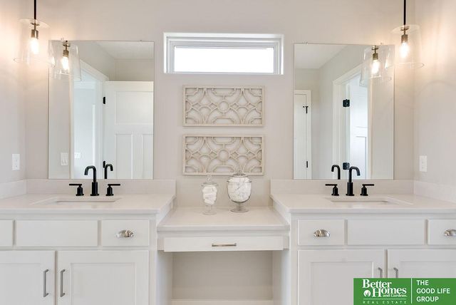 18827 Riviera Drive, Omaha, NE 68136