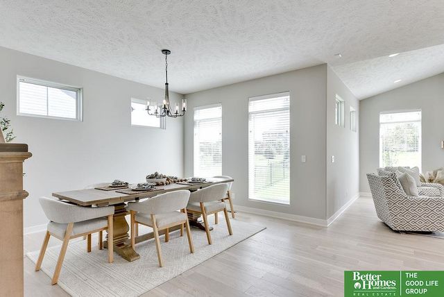 18827 Riviera Drive, Omaha, NE 68136