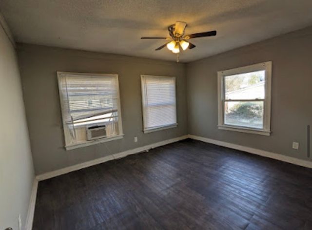 823 W 9th Street, Bonham, TX 75418