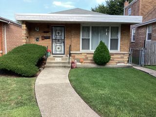 9039 S Jeffery Boulevard, Chicago, IL 60617