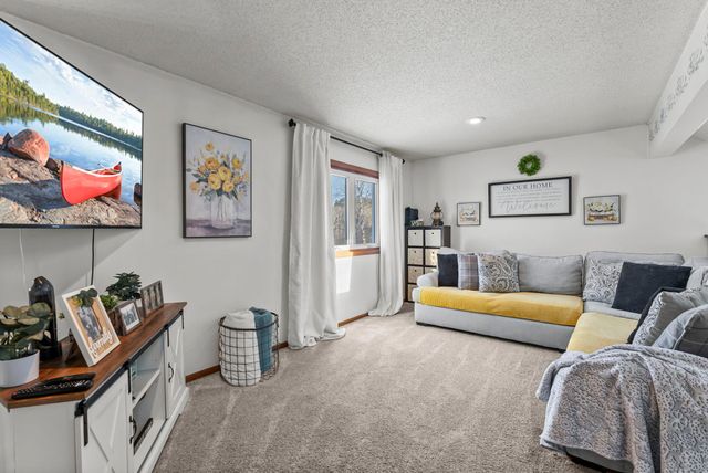 952 154th Lane NW, Andover, MN 55304