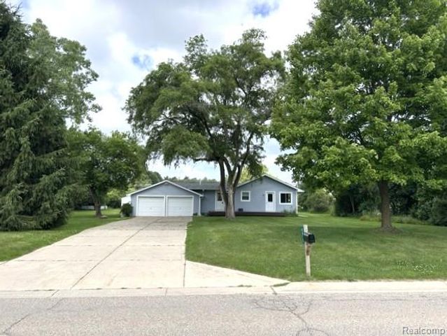 8475 Bridge Lake Road, Springfield Charter Township, MI 48348