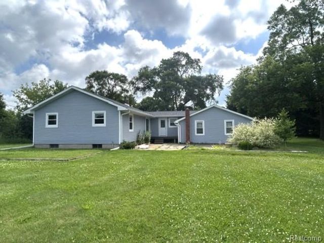 8475 Bridge Lake Road, Springfield Charter Township, MI 48348