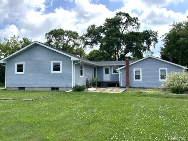 8475 Bridge Lake Road, Springfield Charter Township, MI 48348