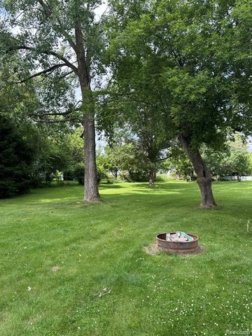 8475 Bridge Lake Road, Springfield Charter Township, MI 48348