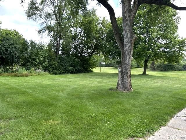 8475 Bridge Lake Road, Springfield Charter Township, MI 48348