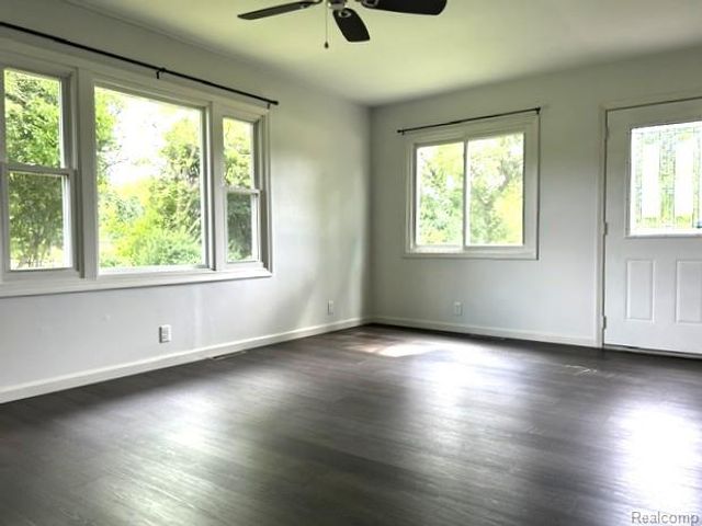 8475 Bridge Lake Road, Springfield Charter Township, MI 48348