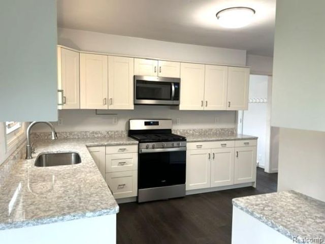 8475 Bridge Lake Road, Springfield Charter Township, MI 48348
