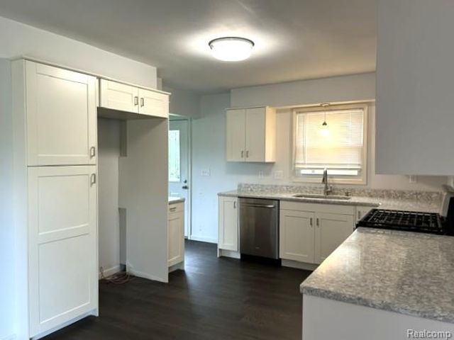 8475 Bridge Lake Road, Springfield Charter Township, MI 48348