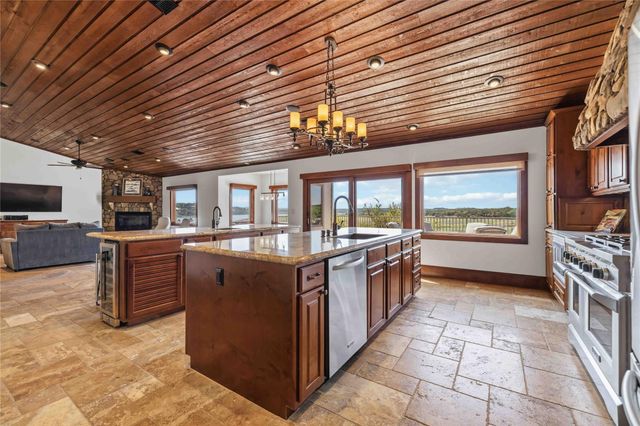 512 Harbor DR 7, Spicewood, TX 78669