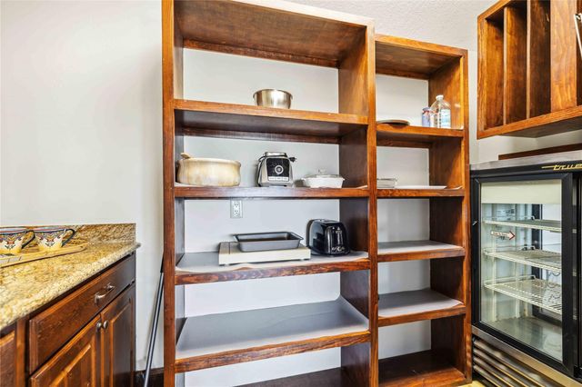 512 Harbor DR 7, Spicewood, TX 78669