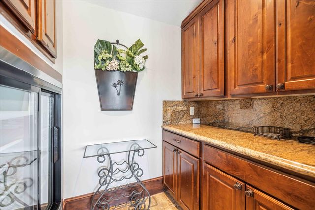 512 Harbor DR 7, Spicewood, TX 78669