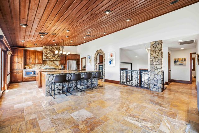 512 Harbor DR 7, Spicewood, TX 78669