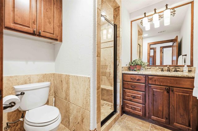 512 Harbor DR 7, Spicewood, TX 78669