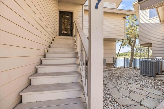 512 Harbor DR 7, Spicewood, TX 78669