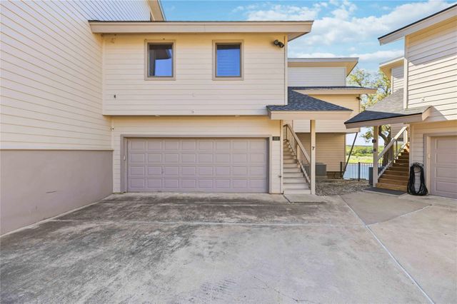 512 Harbor DR 7, Spicewood, TX 78669