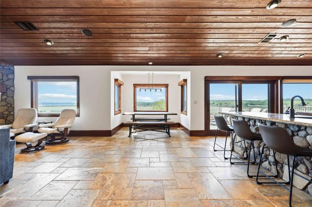 512 Harbor DR 7, Spicewood, TX 78669