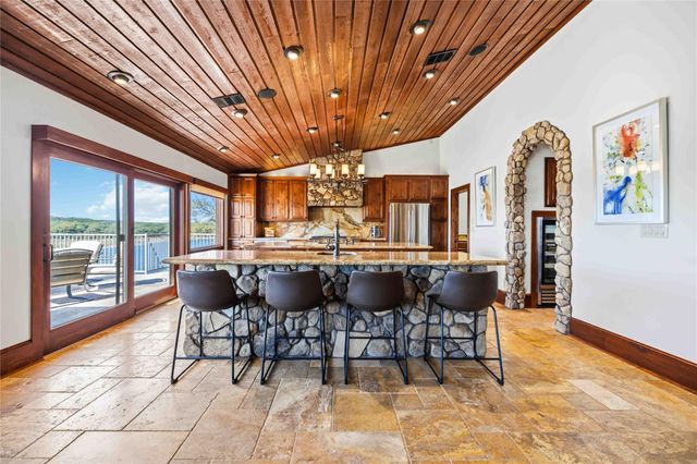 512 Harbor DR 7, Spicewood, TX 78669