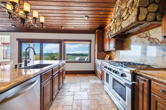 512 Harbor DR 7, Spicewood, TX 78669