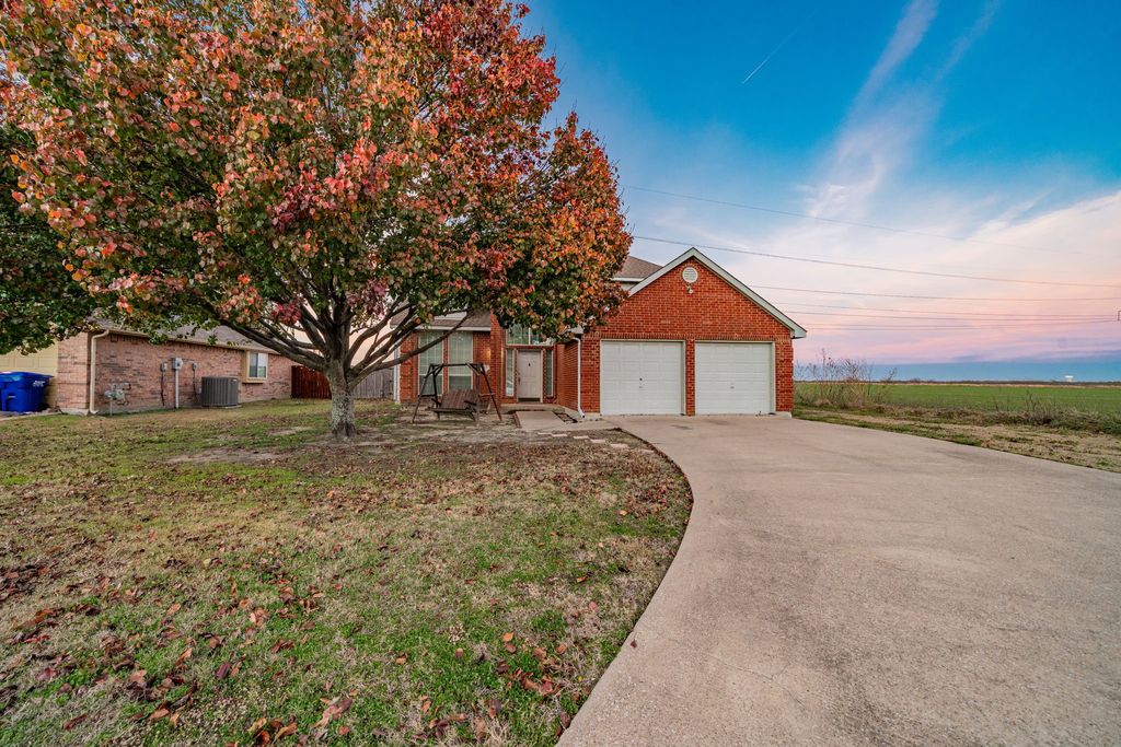 813 Valley Court, Royse City, TX 75189