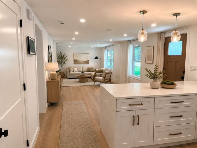 373 Eliot St, Ashland, MA 01721
