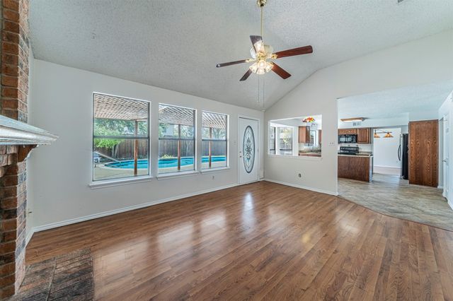 4424 Newberry Street, Grand Prairie, TX 75052