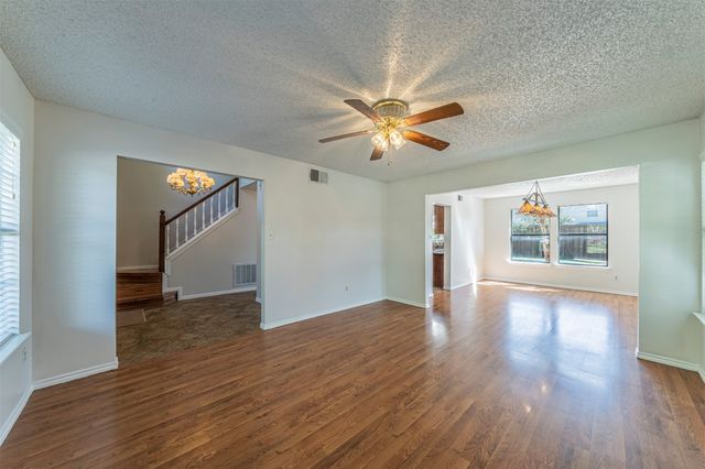 4424 Newberry Street, Grand Prairie, TX 75052
