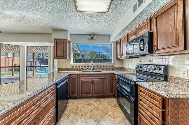 4424 Newberry Street, Grand Prairie, TX 75052