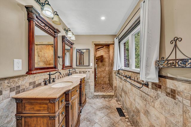 83 Springview CT, Troutville, VA 24175