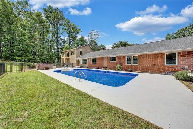 83 Springview CT, Troutville, VA 24175