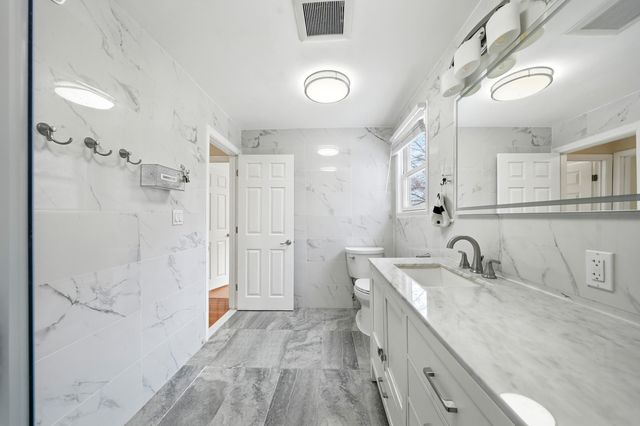 243 Winnacunnet Road, Hampton, NH 03842