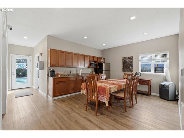 10620 Sw DAVIES Rd 4, Beaverton, OR 97008