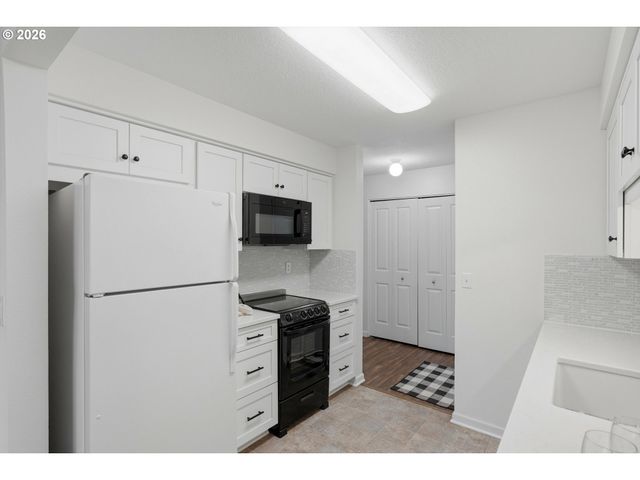 10620 Sw DAVIES Rd 4, Beaverton, OR 97008