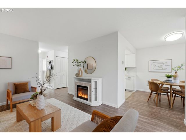 10620 Sw DAVIES Rd 4, Beaverton, OR 97008