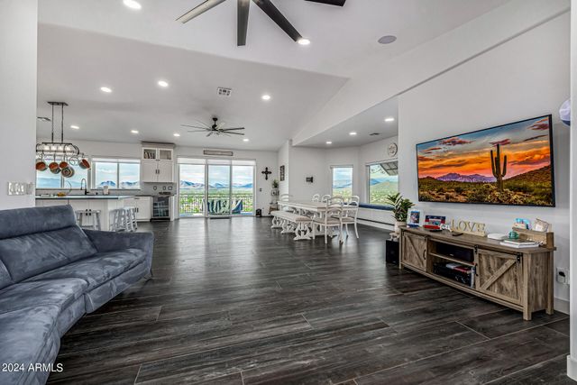 1829 W CLOUD Road, Phoenix, AZ 85086