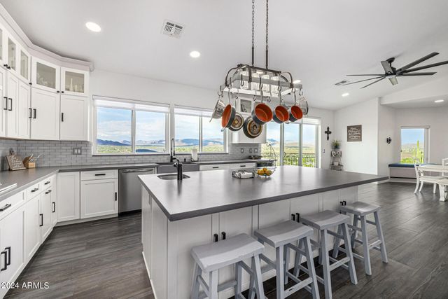 1829 W CLOUD Road, Phoenix, AZ 85086