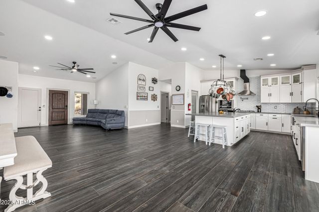 1829 W CLOUD Road, Phoenix, AZ 85086