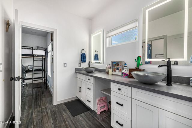 1829 W CLOUD Road, Phoenix, AZ 85086