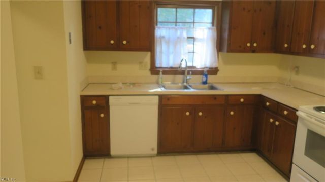 156 Sloane PL, Newport News, VA 23606